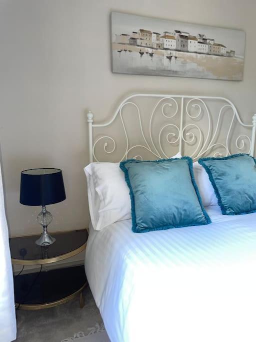 Gatelodge - Charming 2-bed Cottage, - Sleeps 3 Holiday home