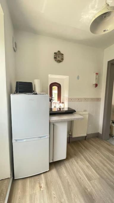 Gatelodge - Charming 2-bed Cottage, - Sleeps 3 Holiday home *