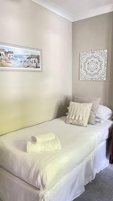 Gatelodge - Charming 2-bed Cottage, - Sleeps 3