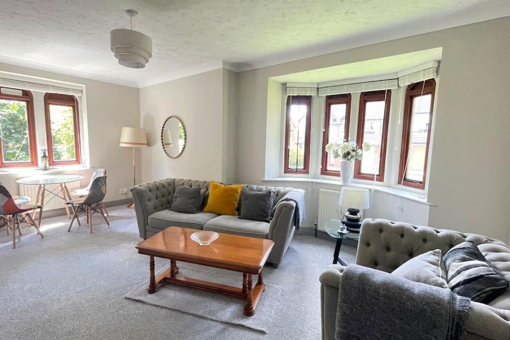 Gatelodge - Charming 2-bed Cottage, - Sleeps 3 *
