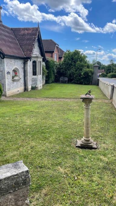 Gatelodge - Charming 2-bed Cottage, - Sleeps 3 *