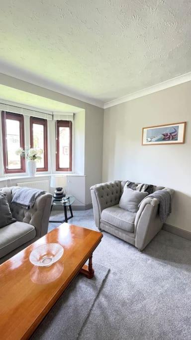 Gatelodge - Charming 2-bed Cottage, - Sleeps 3 Holiday home *